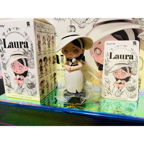 Laura The Charm of Faded Hues Blind Box Snowy White - Picture 2 of 4